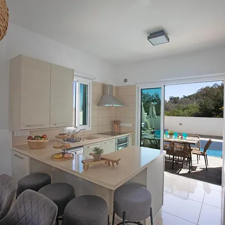 Romeo & Juliet * Protaras