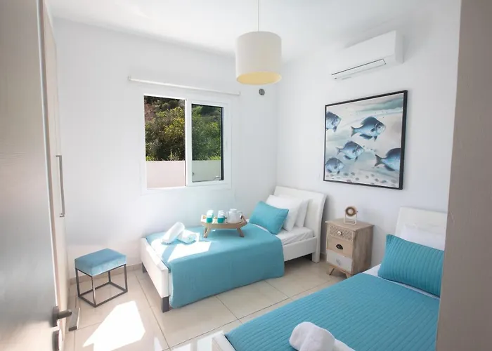 Willa Romeo & Juliet Protaras