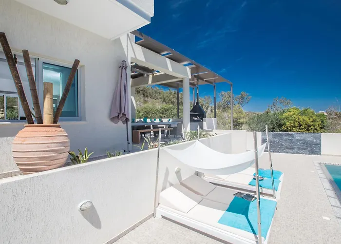 Willa Romeo & Juliet Protaras